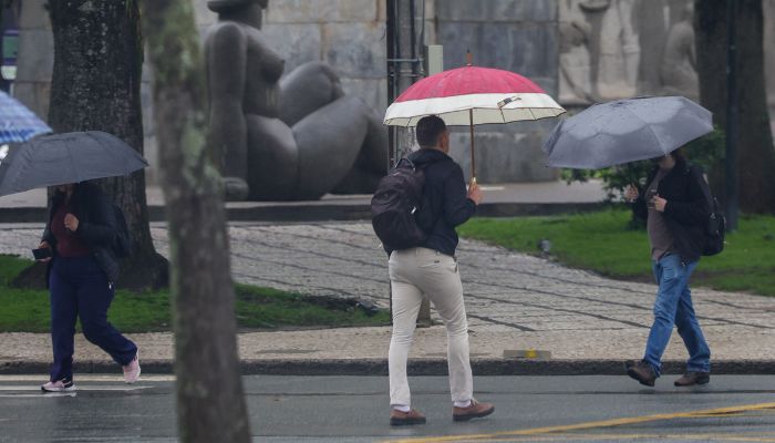 Volume de chuva pode chegar a 200 mm até domingo em cidades do Paraná