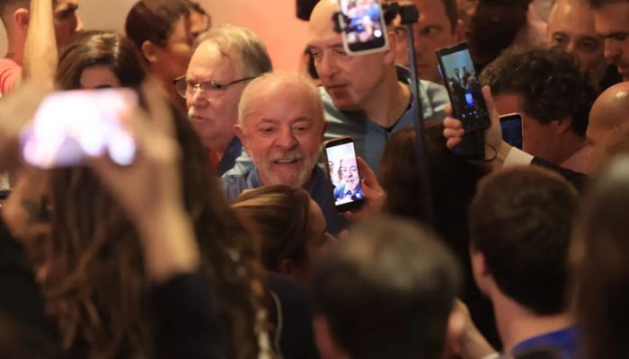 Lula agradece votos e diz que teve de vencer intromissão vinda de fora