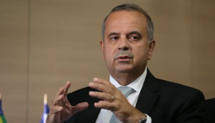 Coordenador de campanha se diz surpreso com fuga de Flávio